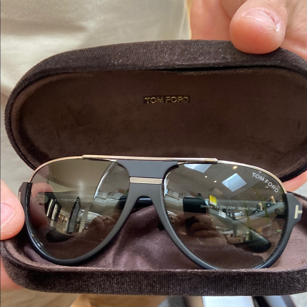 Tom Ford Sleek Black Aviator Shades